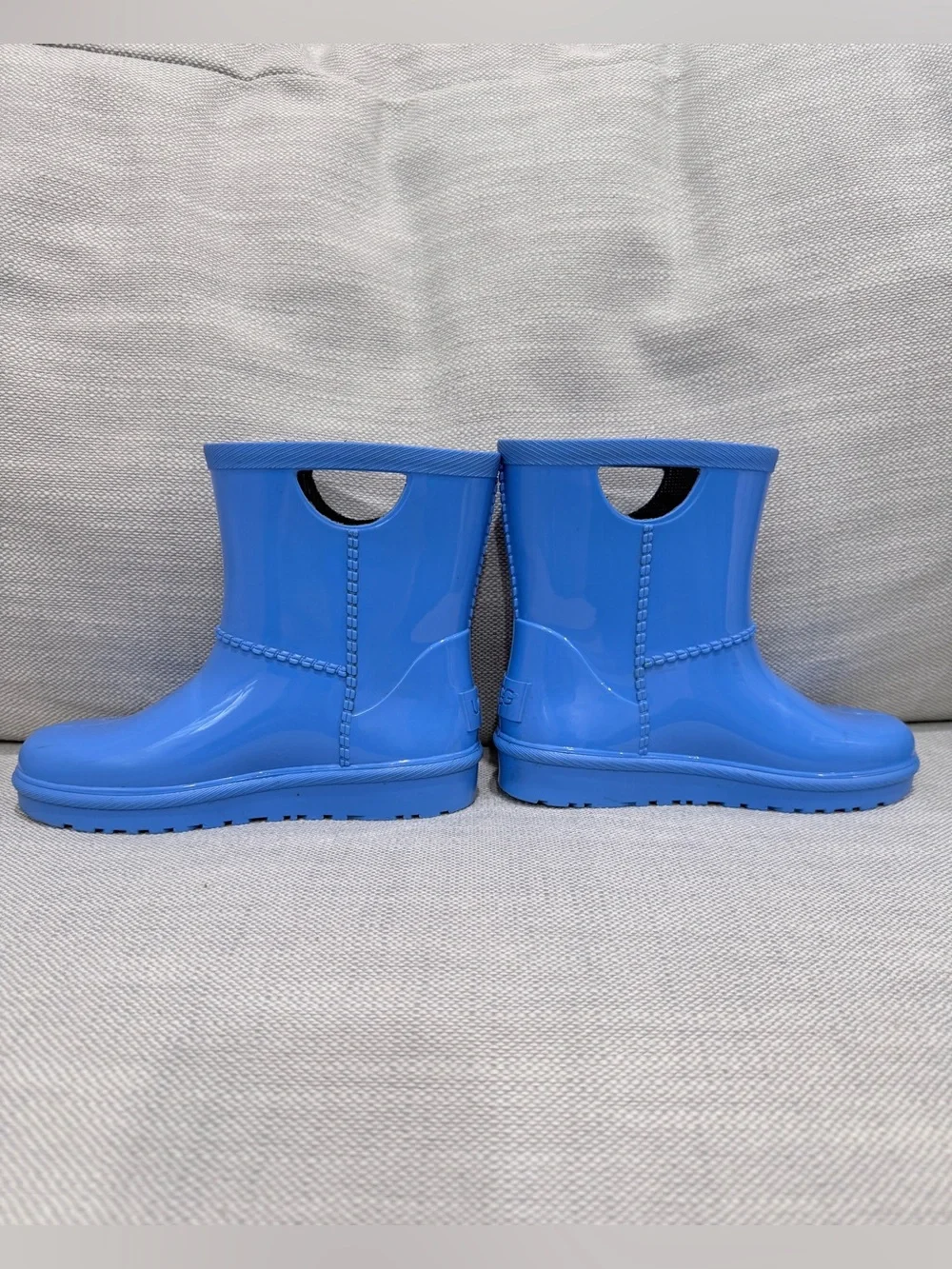 UGG bright blue